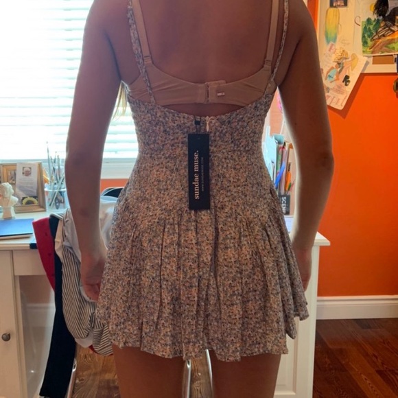 Sunday Muse Roper - Picture 2 of 8